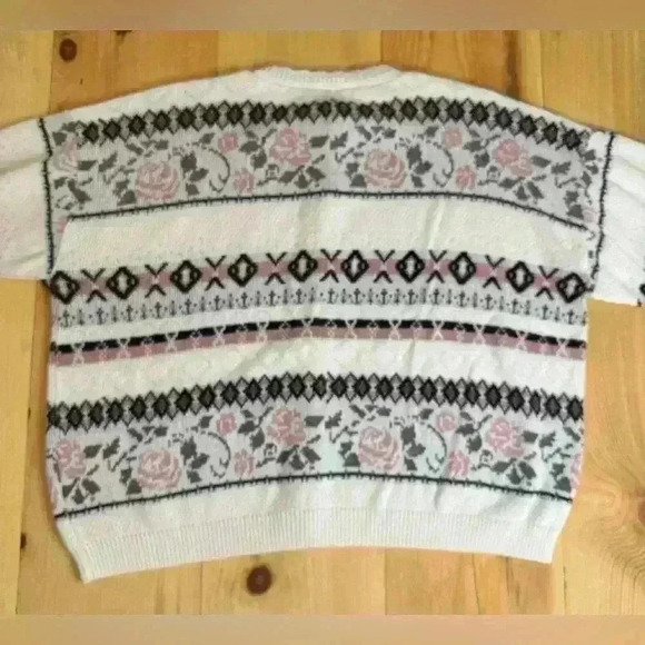 Vintage Grace Grandmacore Fairy Floral Rose Acrylic Feminine Cable Knit Cardigan - Picture 2 of 9